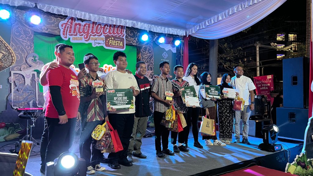 Dewi Vara-Kartika Siswa SMK Mugas Juara Anglocita Cooking Competition 2