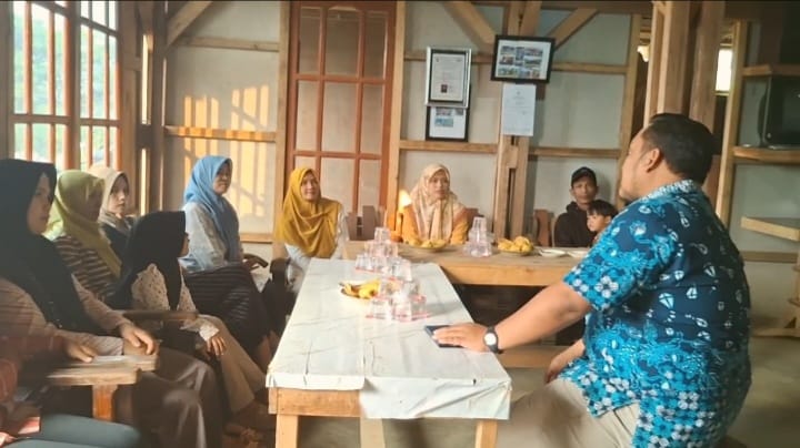 Mahasiswa Ekonomi Syariah UMM Wujudkan Puluhan UMKM Bendosari Dapat NIB-Sertifikat Halal 3