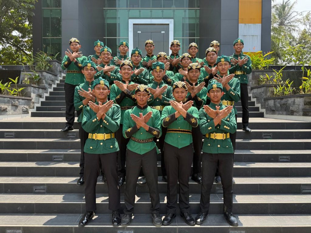 Garuda Muda-Nona Anggun SMK Mutu Gondanglegi Juara Satu Gerak Jalan Indah 1 Garuda Muda-Nona Anggun SMK Mutu Gondanglegi Juara Satu Gerak Jalan Indah 1