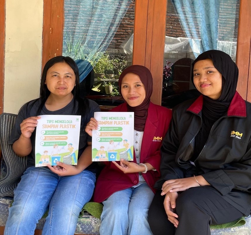 Wujudkan Lingkungan Bersih-Sehat, PMM Bhaktiku Negeri UMM Program Bank Sampah Dusun Gudang Pasuruan 2