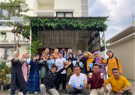 Tim PKM Dosen Polinema Bantu Penerangan Cell Surya-Pemasaran Digital Edu Wisata UKM Citara 5