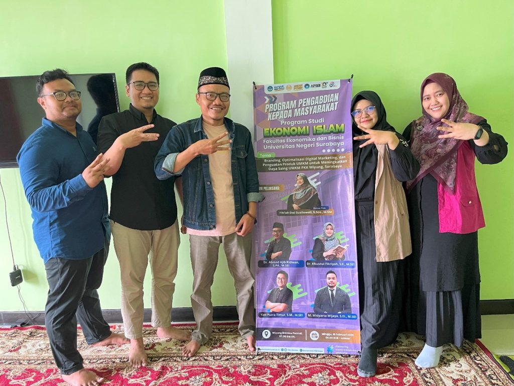 Tim Dosen Prodi S1 Ekonomi Islam Unesa Latih UMKM PKK Wiyung Branding Produk-Digital Marketing 4