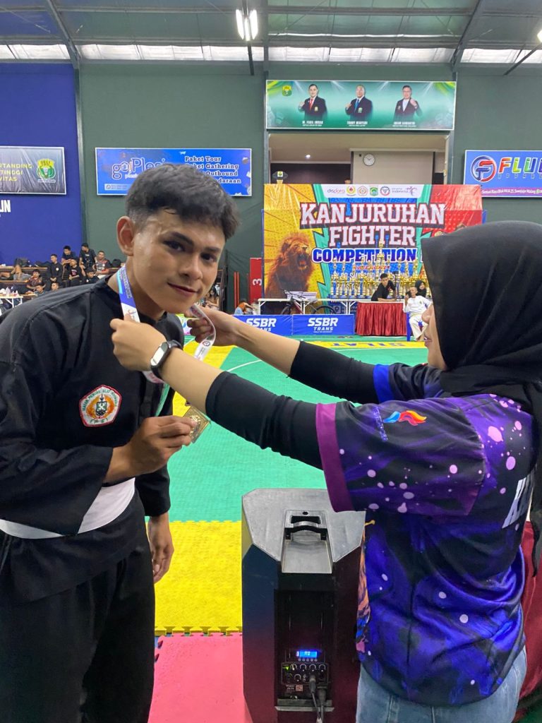Sayyaf Atlit Silat Prodi Ekonomi Syariah UMM Juara Kanjuruhan Fighter Competition 1