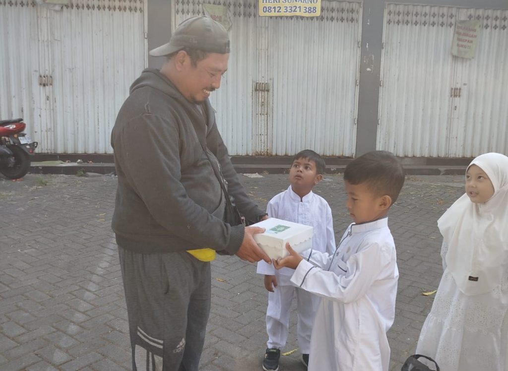 Siswa TK ABA 13 Malang Aksi Filantropi Bersama Lazismu Memperingati Maulid Nabi 2