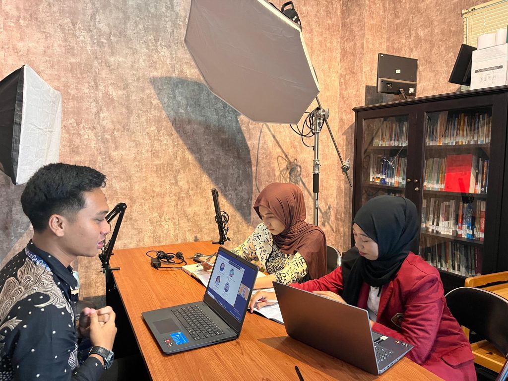 Tim Mahasiswa Ekonomi Pembangunan UMM Juara Satu Nasional LPS Research 2