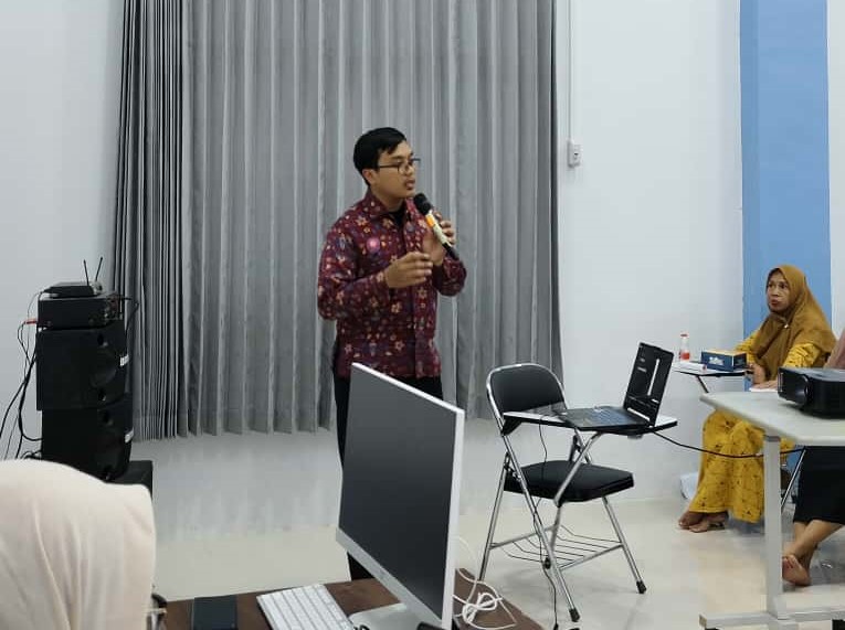 Wujudkan Lingkungan Hijau Berbasis Teknologi, Dosen UMLA Latih Pengurus BPWIR Digitalisasi Bank Sampah 3