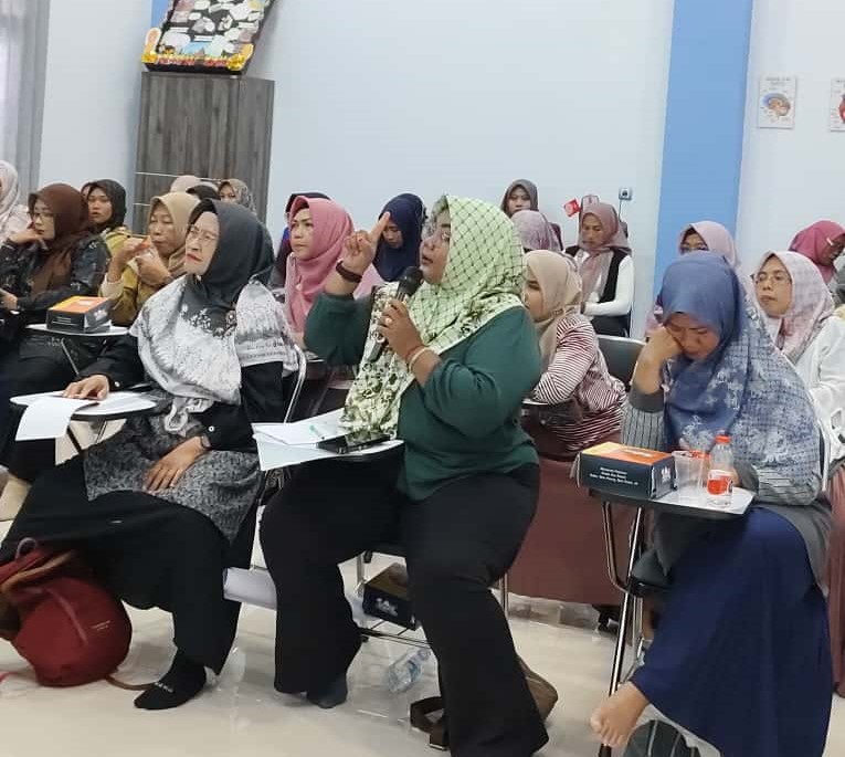 Wujudkan Lingkungan Hijau Berbasis Teknologi, Dosen UMLA Latih Pengurus BPWIR Digitalisasi Bank Sampah 4