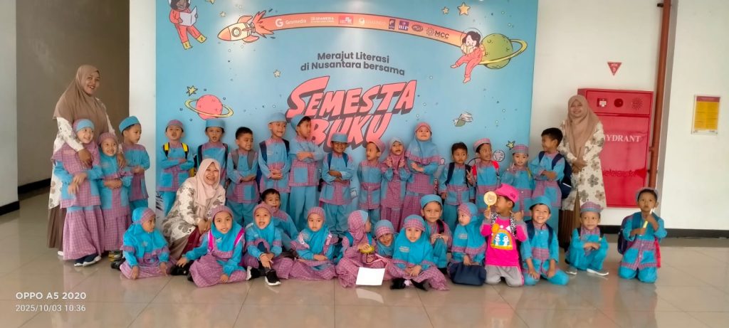 Wisata Edukasi TK ABA 13 Kota Malang Kuatkan Siswanya Bidang Literasi 3