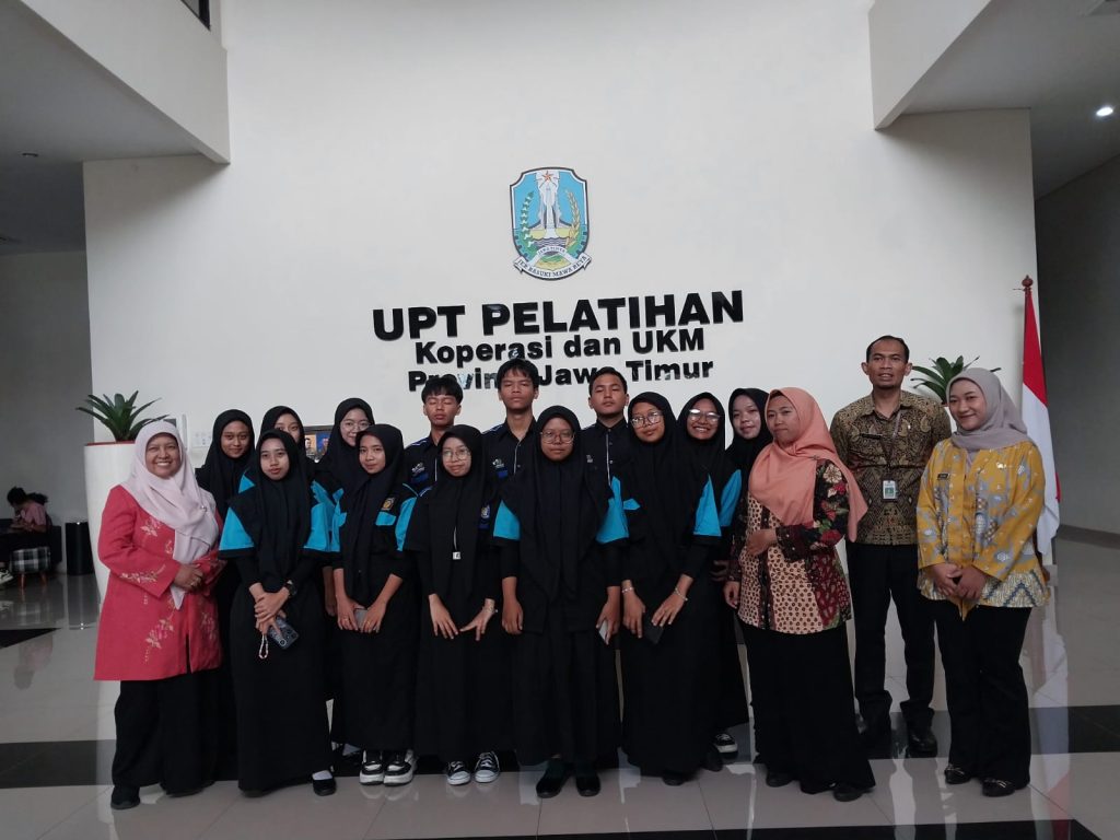 Belajar SIAPIK, Siswa SMK Muda Siap Bantu UMKM Bersama UPT Pelatihan Koperasi dan UKM Pemprov Jawa Timur 3