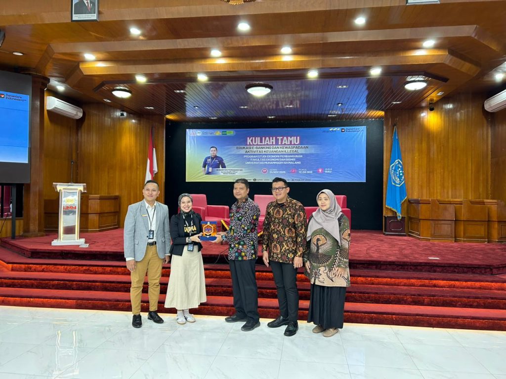 Kuliah Tamu Prodi Ekonomi Pembangunan UMM Hadirkan Praktisi Bedah E Banking-Waspada Keuangan Ilegal 3 Kuliah Tamu Prodi Ekonomi Pembangunan UMM Hadirkan Praktisi Bedah E Banking-Waspada Keuangan Ilegal 3