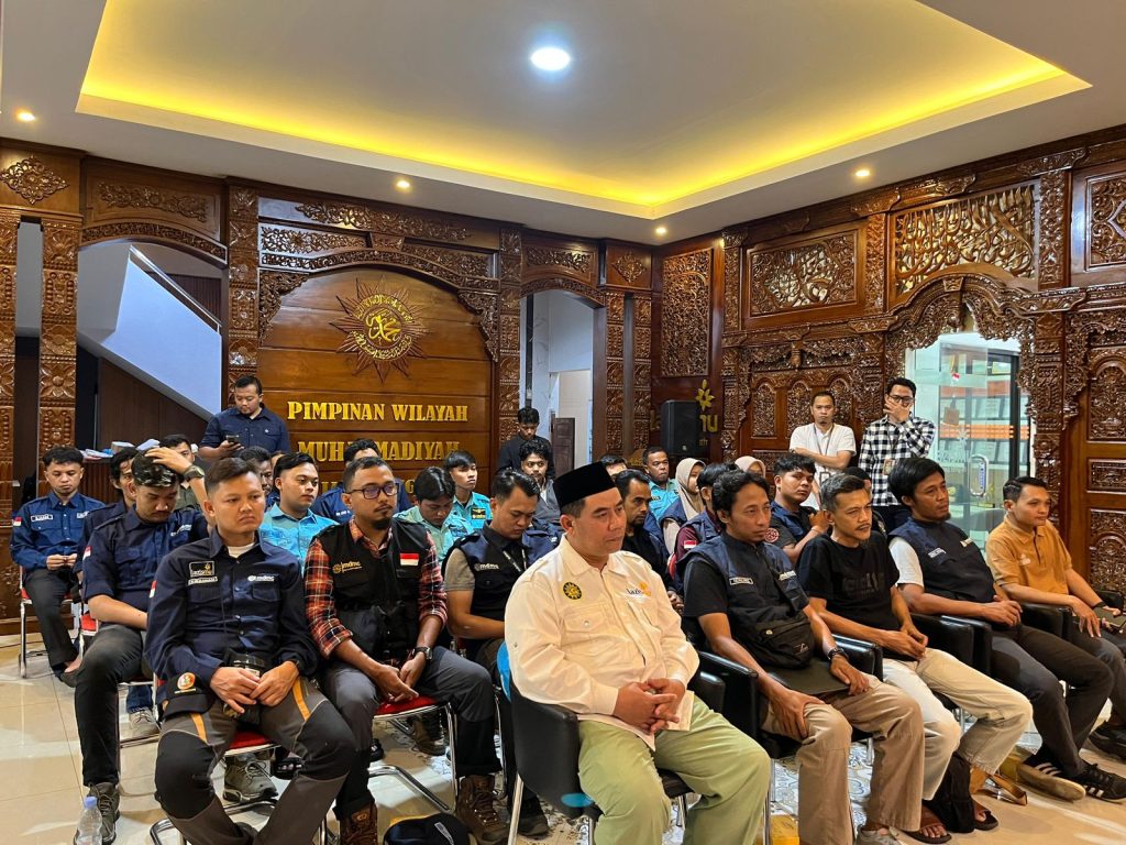 Darurat Bencana, 28 Relawan Muhammadiyah Jateng Bantu Warga Terdampak Banjir di Sumut 2 Darurat Bencana, 28 Relawan Muhammadiyah Jateng Bantu Warga Terdampak Banjir di Sumut 2