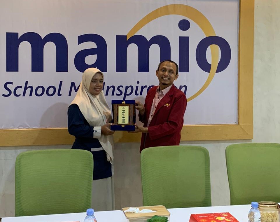 Program PkM Dosen Prodi Ekonomi Pembangunan UMM Pendampingan Literasi Keuangan Digital Siswa Smamio Gresik 2