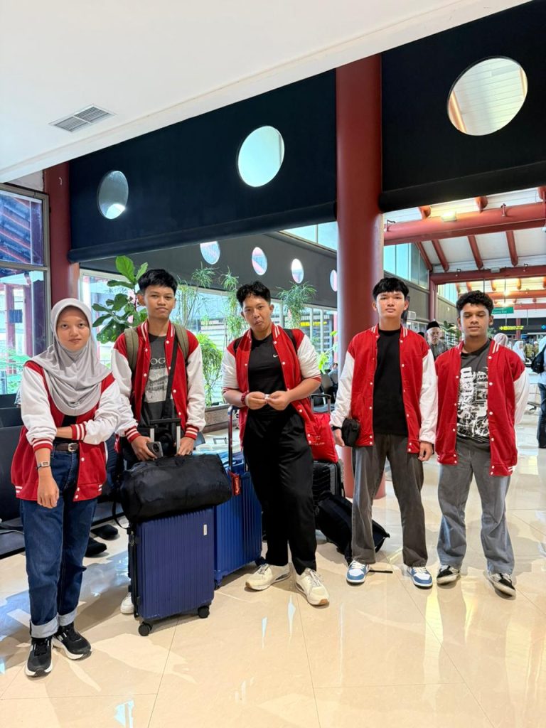 Tim IYRC SMK Mutu Gondanglegi Raih Enam Medali Kompetisi Robot Internasional di China 3 Tim IYRC SMK Mutu Gondanglegi Raih Enam Medali Kompetisi Robot Internasional di China 3