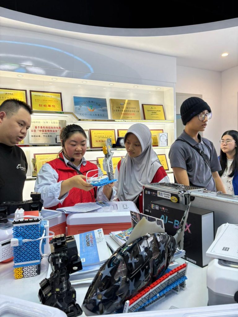 Tim IYRC SMK Mutu Gondanglegi Raih Enam Medali Kompetisi Robot Internasional di China 1 Tim IYRC SMK Mutu Gondanglegi Raih Enam Medali Kompetisi Robot Internasional di China 1