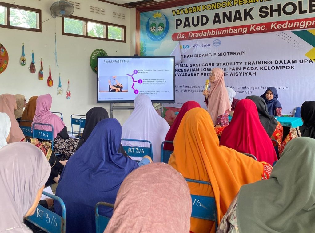 Cegah Low Back Pain,  Tim PkM Fisioterapi UMLA Edukasi Peserta Core Stability 2