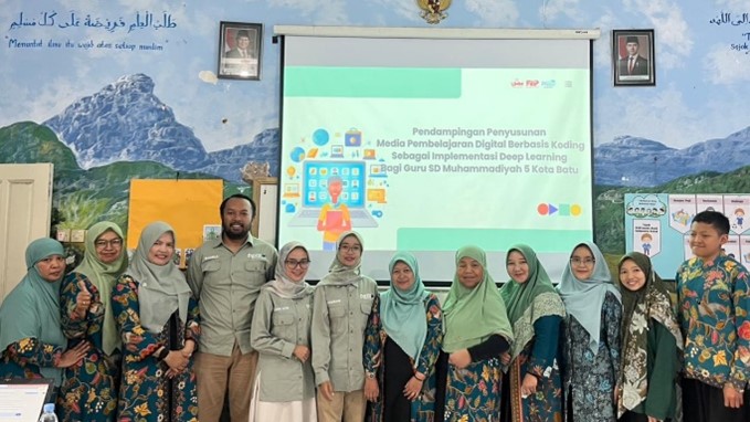 Transformasi Pembelajaran Digital, Tim Dosen PGSD UMM Pendampingan Penyusunan Media Pembelajaran Pada Guru SD Muhammadiyah 5 Kota Batu 3