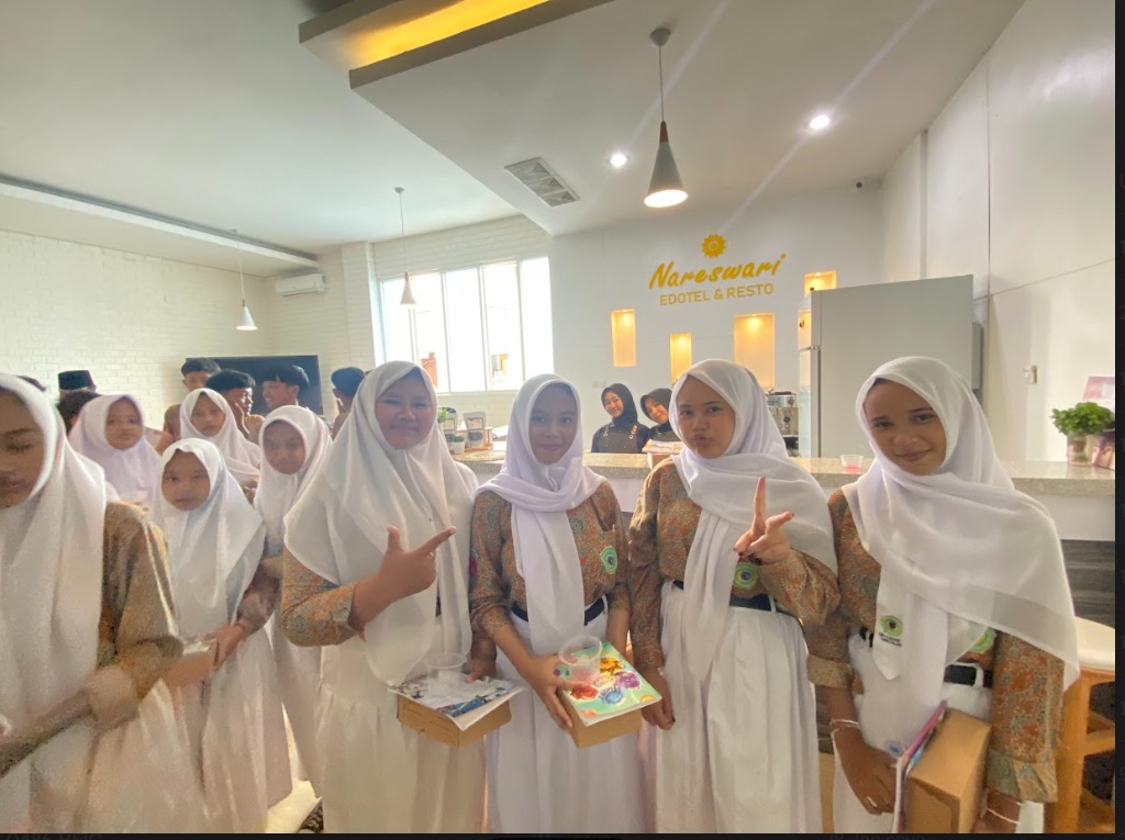 Showing Laboratorium, Dua SMP Kunjungi SMK Mugas 1 Showing Laboratorium, Dua SMP Kunjungi SMK Mugas 1