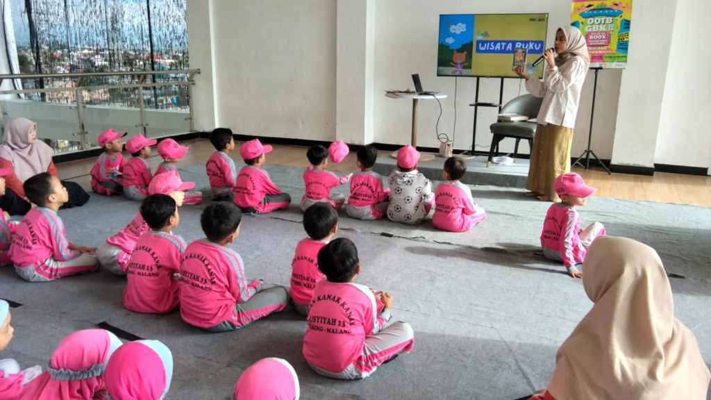 Siswa TK ABA 13 Malang Wisata Literasi dalam Event Out Of The Boox 1