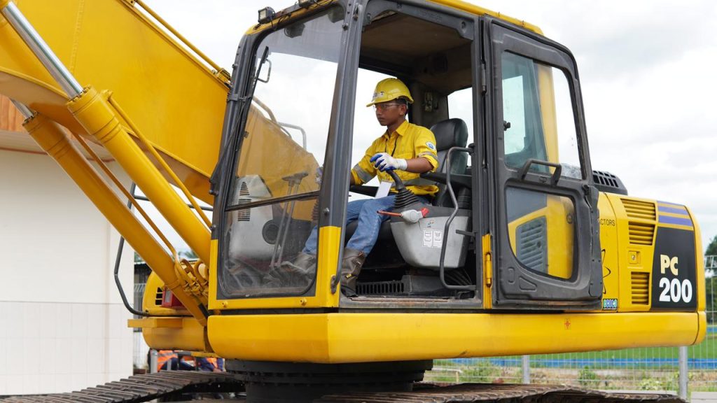 Siswa SMK Mutu Gondanglegi Unggul Teknik Sistem Hidrolik, Juara Satu LKS Heavy Equipment 3