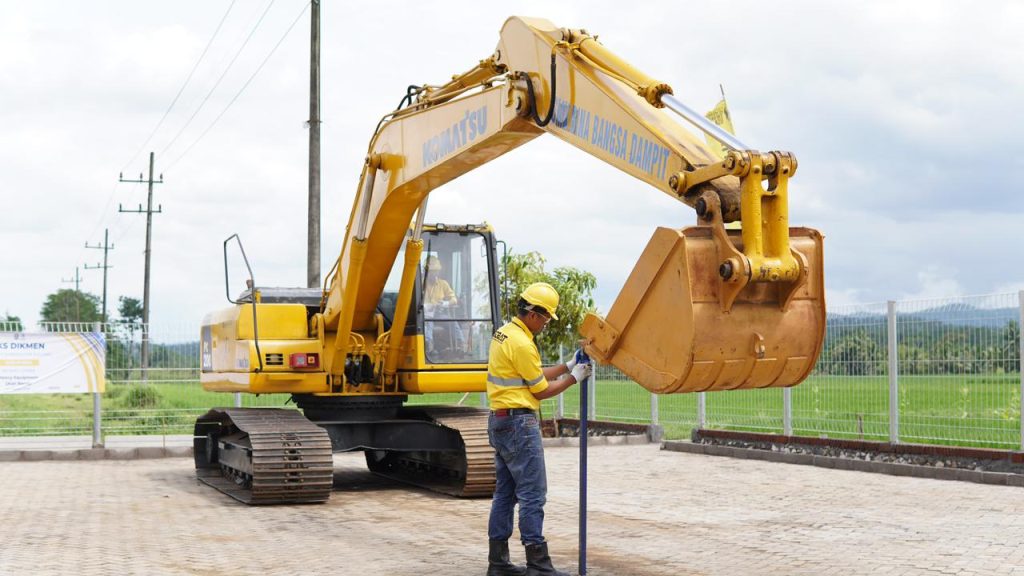 Siswa SMK Mutu Gondanglegi Unggul Teknik Sistem Hidrolik, Juara Satu LKS Heavy Equipment 2
