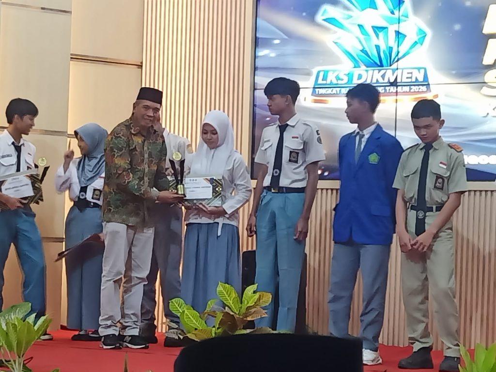 Siswa MPLB SMK Mugas Juara Billingual  Secretary LKS Dikmen Kabupaten Malang   2