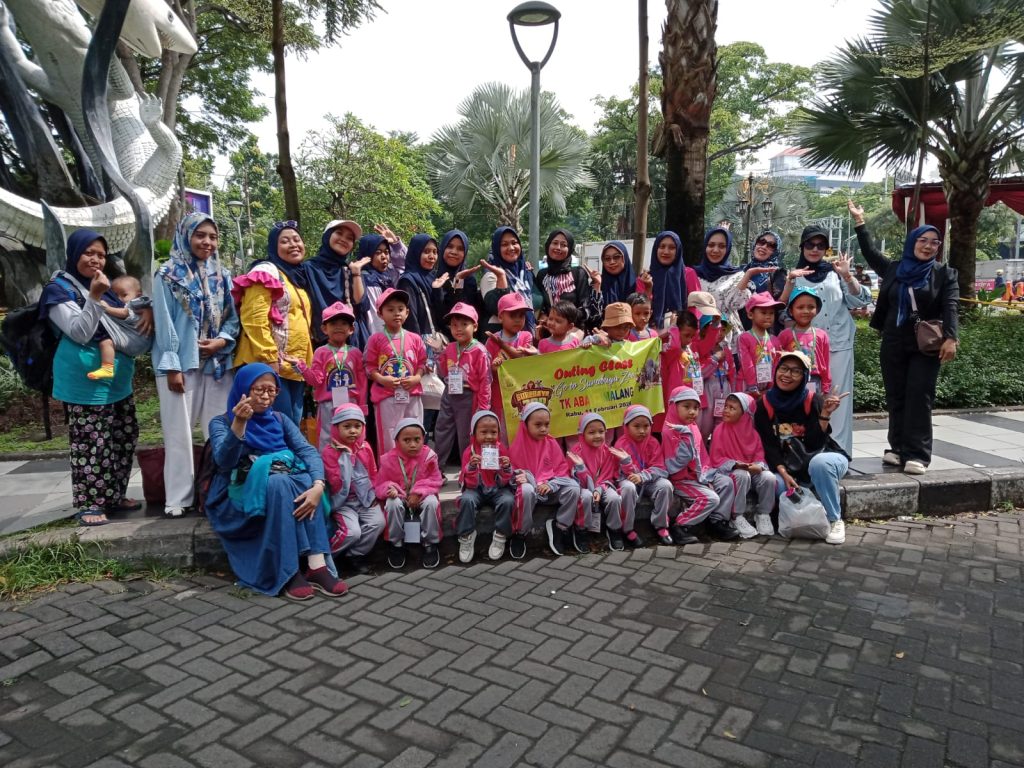 Tingkatkan Motorik-Kognitif Siswa TK ABA 13 Malang  Outing Class Kebun Binatang Surabaya 2