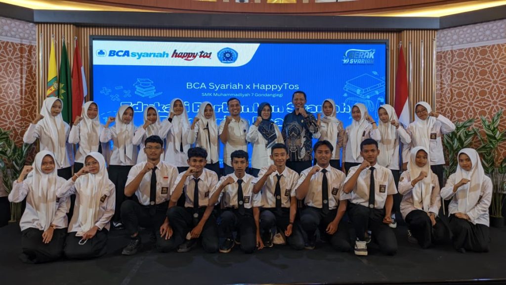 BCA Syariah-HappyTos Kunjungi SMK Mutu Gondanglegi, Edukasi Perbankan Syariah dan Beasiswa 1