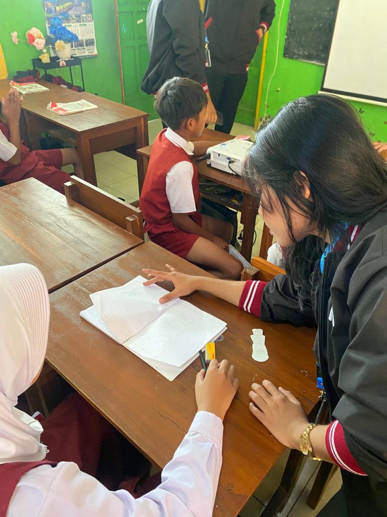 Mahasiswa KKN UMM Edukasi Siswa SDN 1 Bandungrejo, Usung Tema Cegah Bullying, Intoleransi, dan Bijak Bermedia Sejak Dini 3