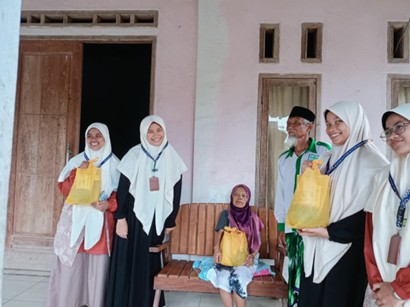 Mahasiswa KKN Tematik 38 UNIDA Gontor Tasyaruf Sembako LazisNU di Dusun Krandegan 2 1 Mahasiswa KKN Tematik 38 UNIDA Gontor Tasyaruf Sembako LazisNU di Dusun Krandegan 2 1