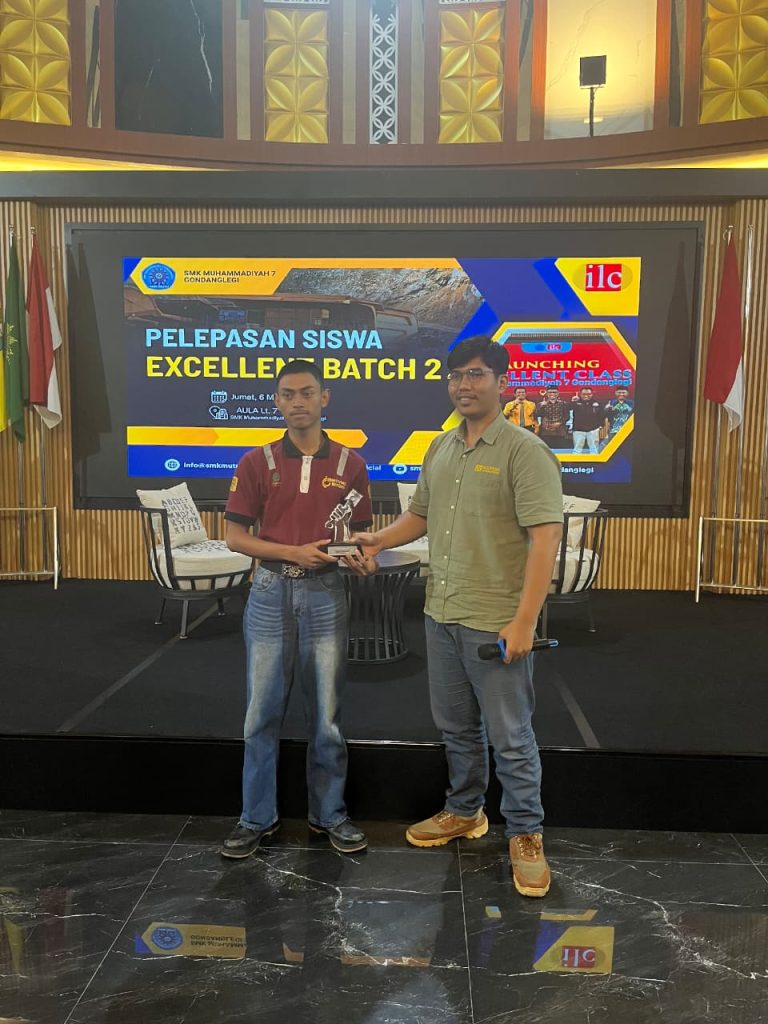 Unggul Kompetensi, Belasan Siswa Excellent Class SMK Mutu Gondanglegi Masuk Industri Teknik Alat Berat 2