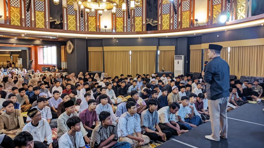 Tokoh Muda Muhammadiyah Bedah Ayat Kompleksitas Manusia, Motivasi Siswa SMK Mutu Gondanglegi Sukses-Prestasi 1