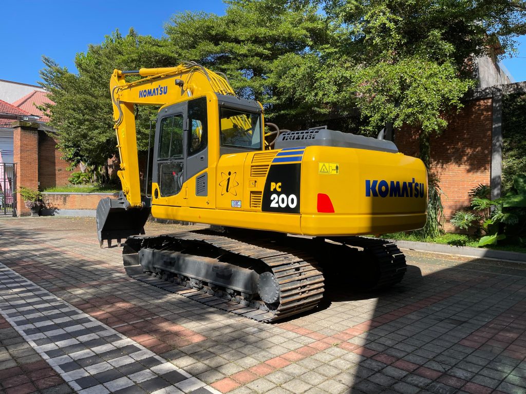 Beli Excavator Komatsu PC200, Siswa SMK Mutu Gondanglegi Siap Kerja-Unggul Kompetensi 1