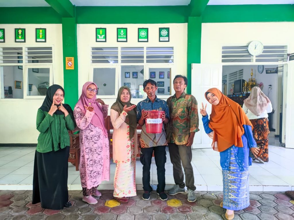 Tumpeng Kartini SMP Muhammadiyah 1 Sumberpucung Simbol Perjuangan Meraih Kesuksesan 3