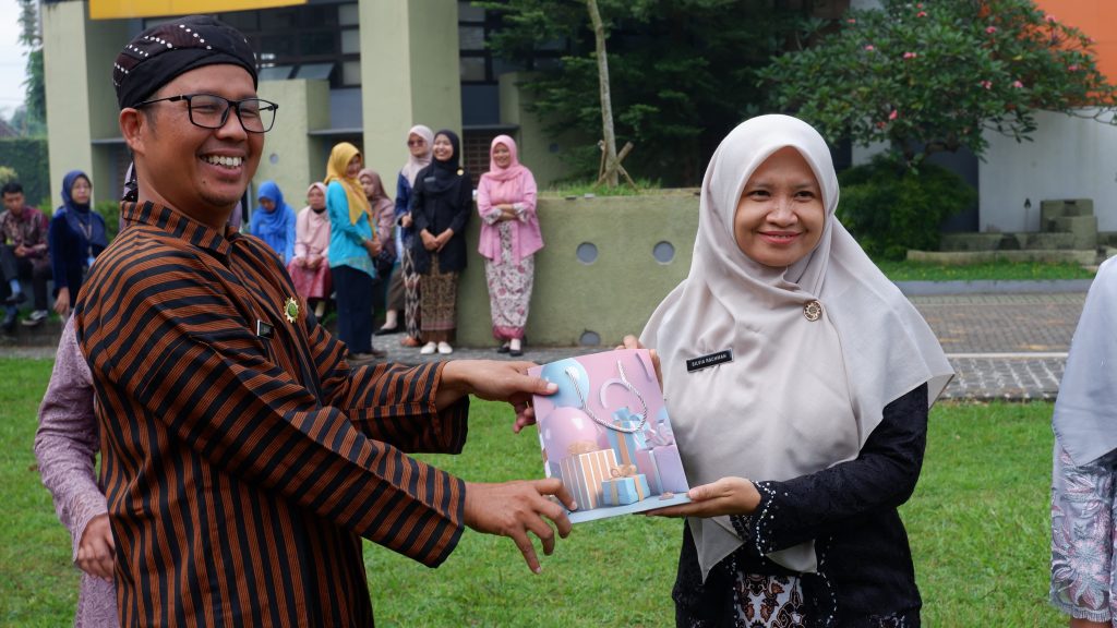 Reward Inspiratif Bagi Kartini SMK Mutu Gondanglegi 3