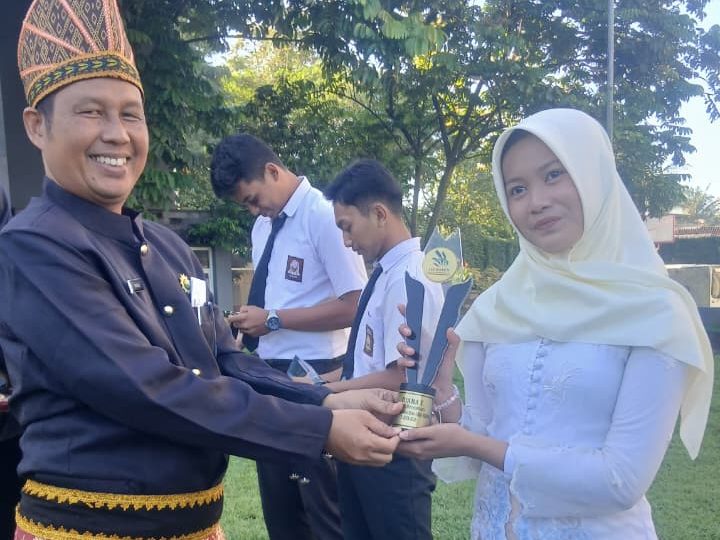 Hardiknas, SMK Mutu Gondanglegi Salurkan Beasiswa Prestasi-Apresiasi Guru Produktif Literasi 3
