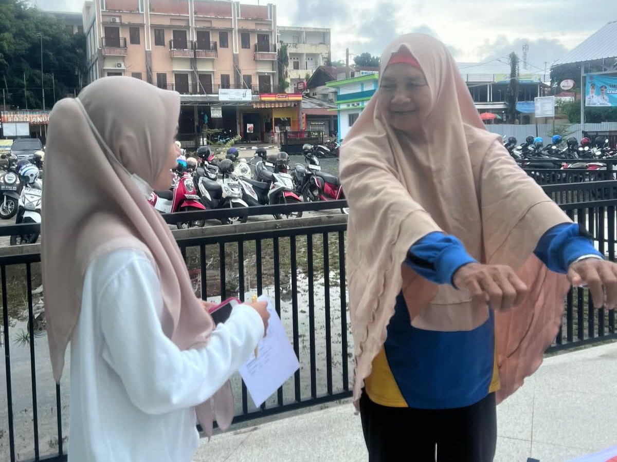 Gerak Lansia Aktif, Inovasi Mahasiswa RPL Fisioterapi UMM Jaga Kemandirian di Usia Senja 3 Gerak Lansia Aktif, Inovasi Mahasiswa RPL Fisioterapi UMM Jaga Kemandirian di Usia Senja 3
