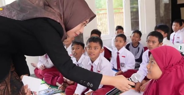 Melalui Pendidikan Karakter, Tim PKM Dosen Fakultas Hukum-PGSD UMM Tanamkan Kesadaran Hukum dan Nilai Kebangsaan pada Siswa SD 2