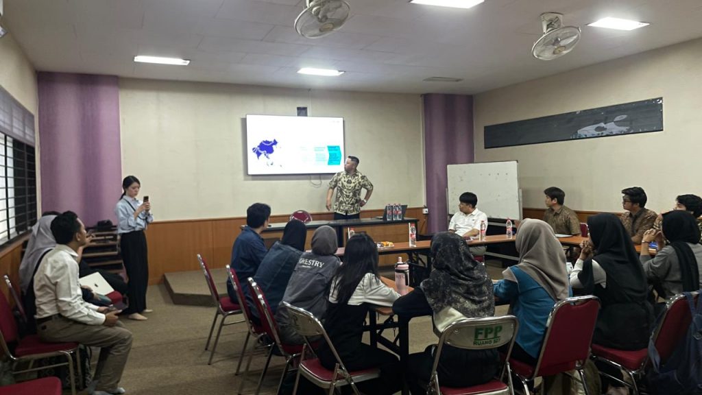 Dua ProfesorShimonoseki City University Jepang, Diskusi-Interview Mahasiswa Teknologi dan Manajemen Perikanan UMM 1 Dua ProfesorShimonoseki City University Jepang, Diskusi-Interview Mahasiswa Teknologi dan Manajemen Perikanan UMM 1