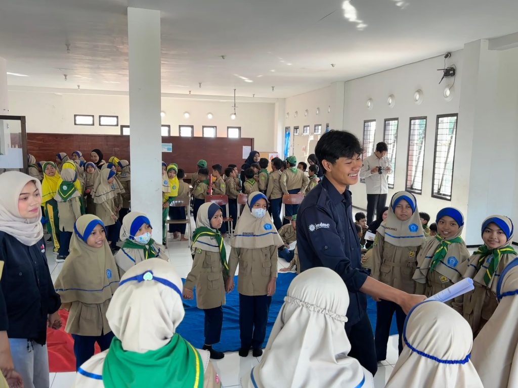Kampus Berdampak dalam Aksi: Maharesigana UMM Cetak Generasi Siaga Bencana di SD Muhammadiyah 08 Dau 1 Kampus Berdampak dalam Aksi: Maharesigana UMM Cetak Generasi Siaga Bencana di SD Muhammadiyah 08 Dau 1