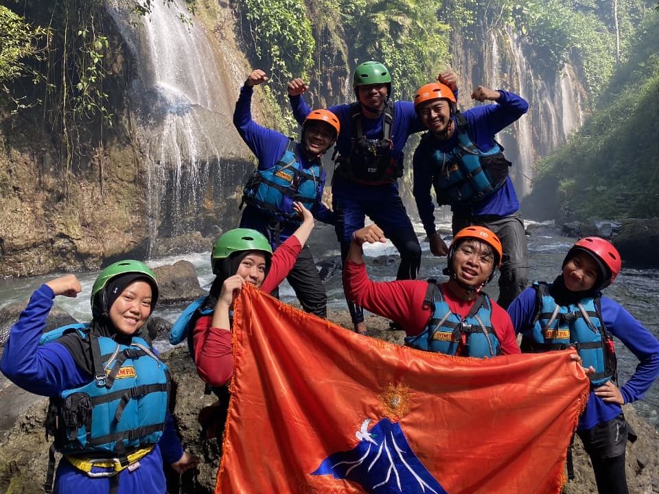 Masuk Perut Bumi-Panjat Tebing, Arung Jeram, Anggota Muda XLII UKM DIMPA UMM Tempa Karakter Pecinta Alam 4 Masuk Perut Bumi-Panjat Tebing, Arung Jeram, Anggota Muda XLII UKM DIMPA UMM Tempa Karakter Pecinta Alam 4