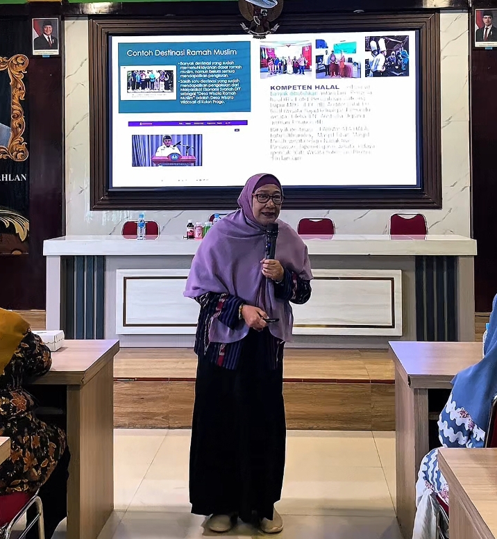 Tim PKM Dosen UMM Wujudkan Life Style Halal, Budaya-Sertifikasi Produk SMK Muda Malang 2 Tim PKM Dosen UMM Wujudkan Life Style Halal, Budaya-Sertifikasi Produk SMK Muda Malang 2