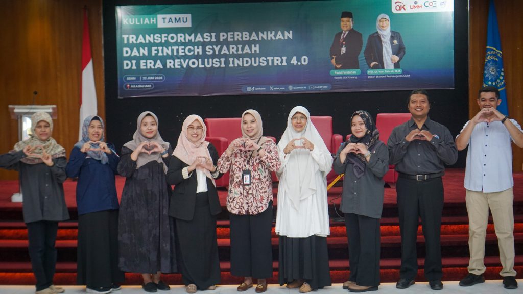 Hadirkan Guru Besar Ekonomi-Asisten Direktur OJK Malang, Prodi EP UMM Bahas Transformasi Perbankan dan Fintech Syariah di Era Revolusi Industri 4.0 3 Hadirkan Guru Besar Ekonomi-Asisten Direktur OJK Malang, Prodi EP UMM Bahas Transformasi Perbankan dan Fintech Syariah di Era Revolusi Industri 4.0 3