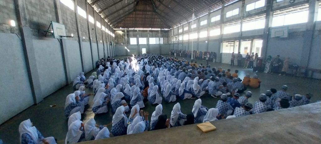 Semangat Berkarya-Prestasi Apel Penutupan MPLS SMK Mugas Bertabur Reward Tiga Kategori 3 Semangat Berkarya-Prestasi Apel Penutupan MPLS SMK Mugas Bertabur Reward Tiga Kategori 3