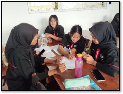 Gadis Ceria Hadirkan Pembelajaran Pendidikan Pancasila Interaktif di SMKN 3 Batu 2 Gadis Ceria Hadirkan Pembelajaran Pendidikan Pancasila Interaktif di SMKN 3 Batu 2