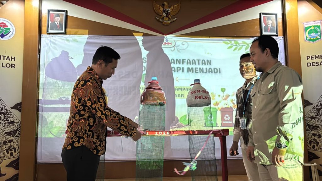 Tim 31 KKN MAs Pujon Lor, Ubah Limbah Sapi Jadi Briket-Launching Bank Sampah 3 Tim 31 KKN MAs Pujon Lor, Ubah Limbah Sapi Jadi Briket-Launching Bank Sampah 3