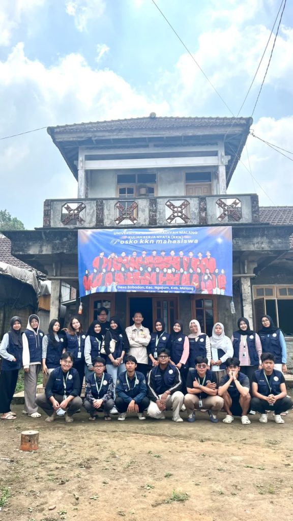 Langsung Berdampak Positif, KKN 166 UMM Pasang CCTV Bagi Warga Dusun Maduarjo 1 Langsung Berdampak Positif, KKN 166 UMM Pasang CCTV Bagi Warga Dusun Maduarjo 1