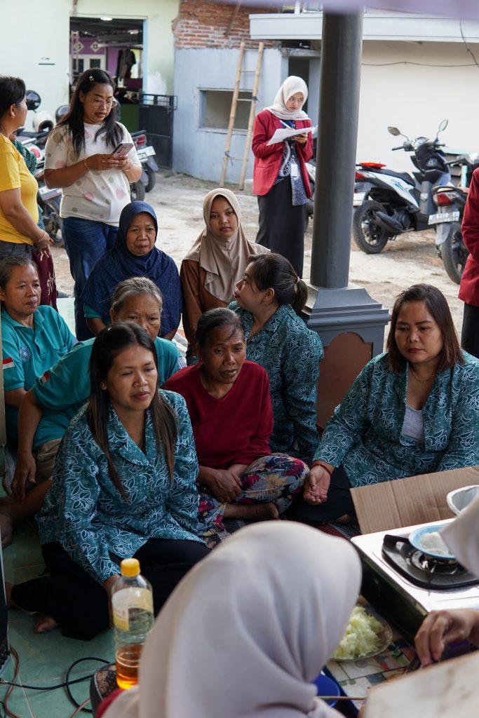 Mahasiswa PPG Calon Guru UMM Latih Ibu-Ibu PKK Kebonkuto Wagir Produk Abon Pepaya 2 Mahasiswa PPG Calon Guru UMM Latih Ibu-Ibu PKK Kebonkuto Wagir Produk Abon Pepaya 2