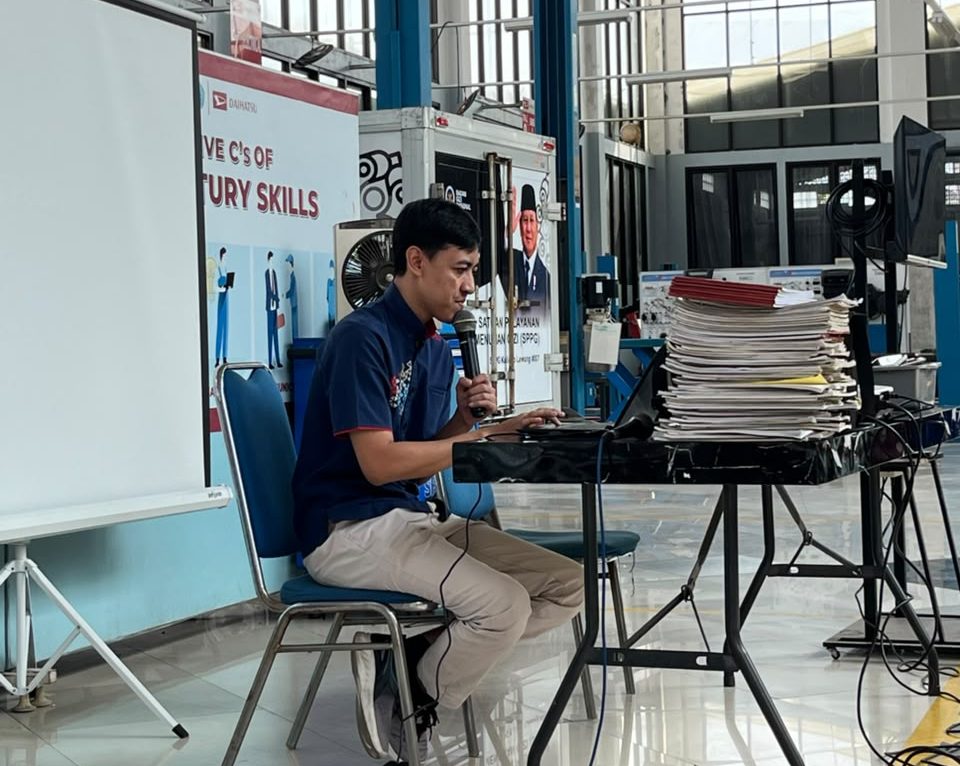 Industri Mengajar, PT Astra International Ajari Siswa TKRO SMK Mutu Gondanglegi Hybrid Technology 2 Industri Mengajar, PT Astra International Ajari Siswa TKRO SMK Mutu Gondanglegi Hybrid Technology 2