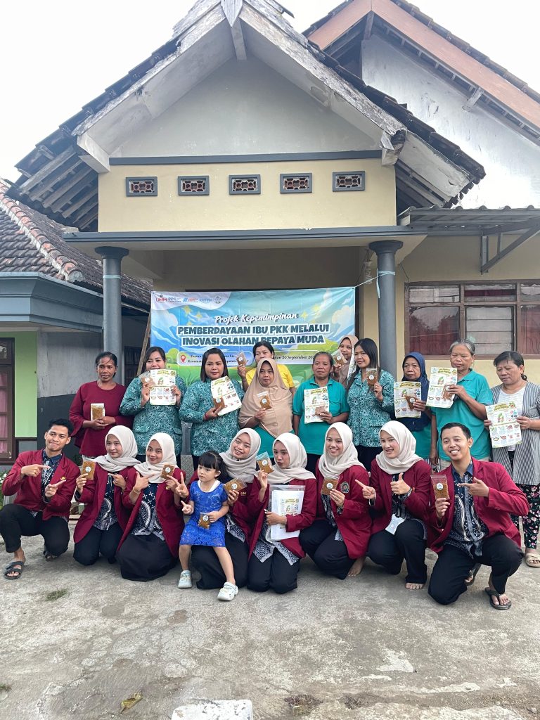 Mahasiswa PPG Calon Guru UMM Latih Ibu-Ibu PKK Kebonkuto Wagir Produk Abon Pepaya 1 Mahasiswa PPG Calon Guru UMM Latih Ibu-Ibu PKK Kebonkuto Wagir Produk Abon Pepaya 1