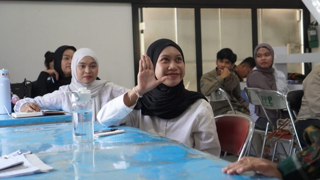 Mahasiswa CoE Kelas Profesional Udang Prodi Akuakultur UMM Belum Lulus Sudah Bekerja 2 Mahasiswa CoE Kelas Profesional Udang Prodi Akuakultur UMM Belum Lulus Sudah Bekerja 2